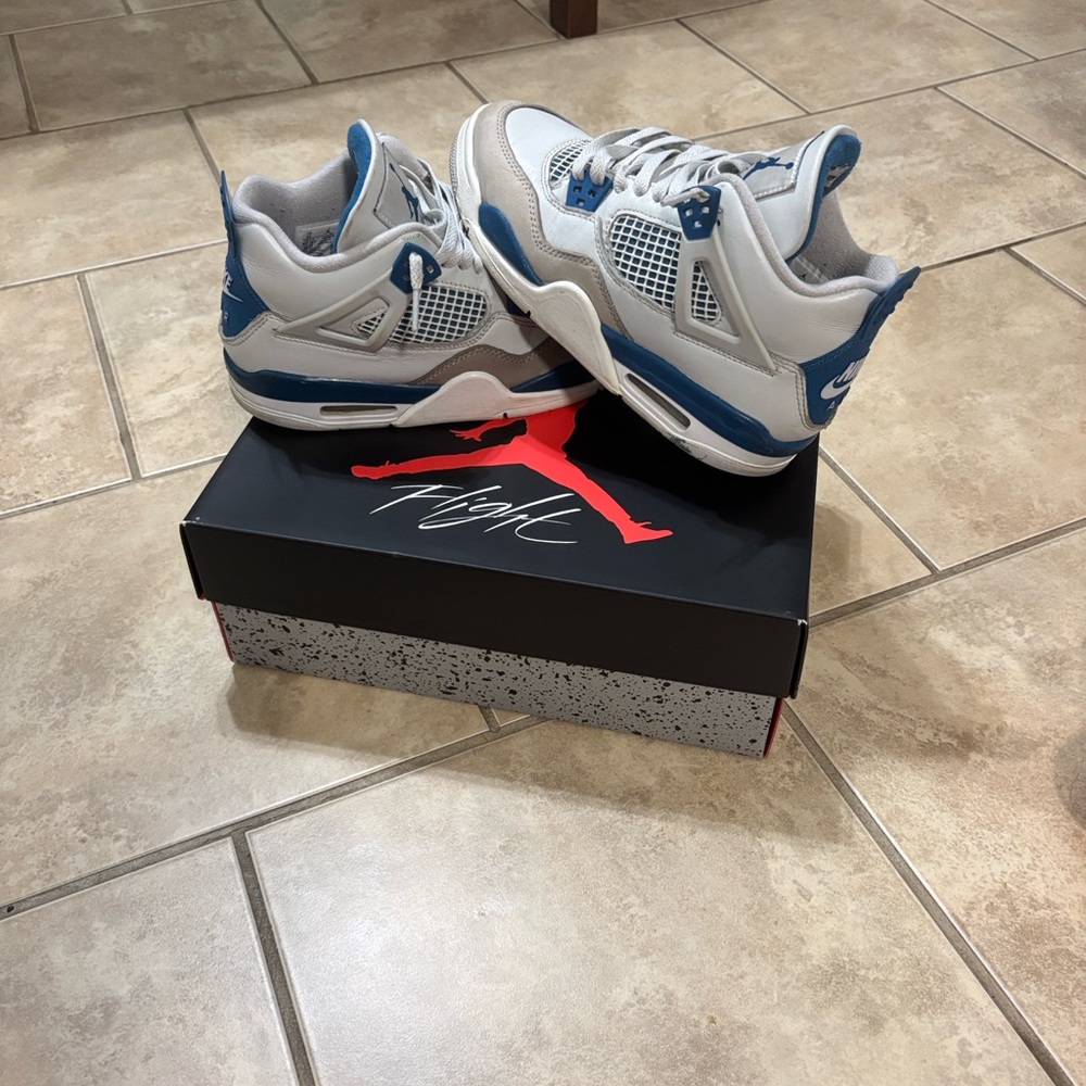 Air Jordan 4 “industrial Blue” (size 6 mens) (size 7.5 women’s) used